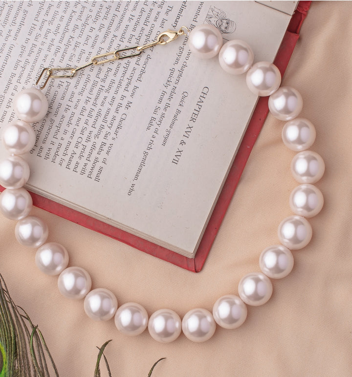 White Pearl Short Necklace