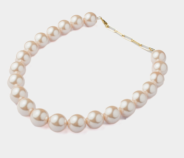 White Pearl Short Necklace