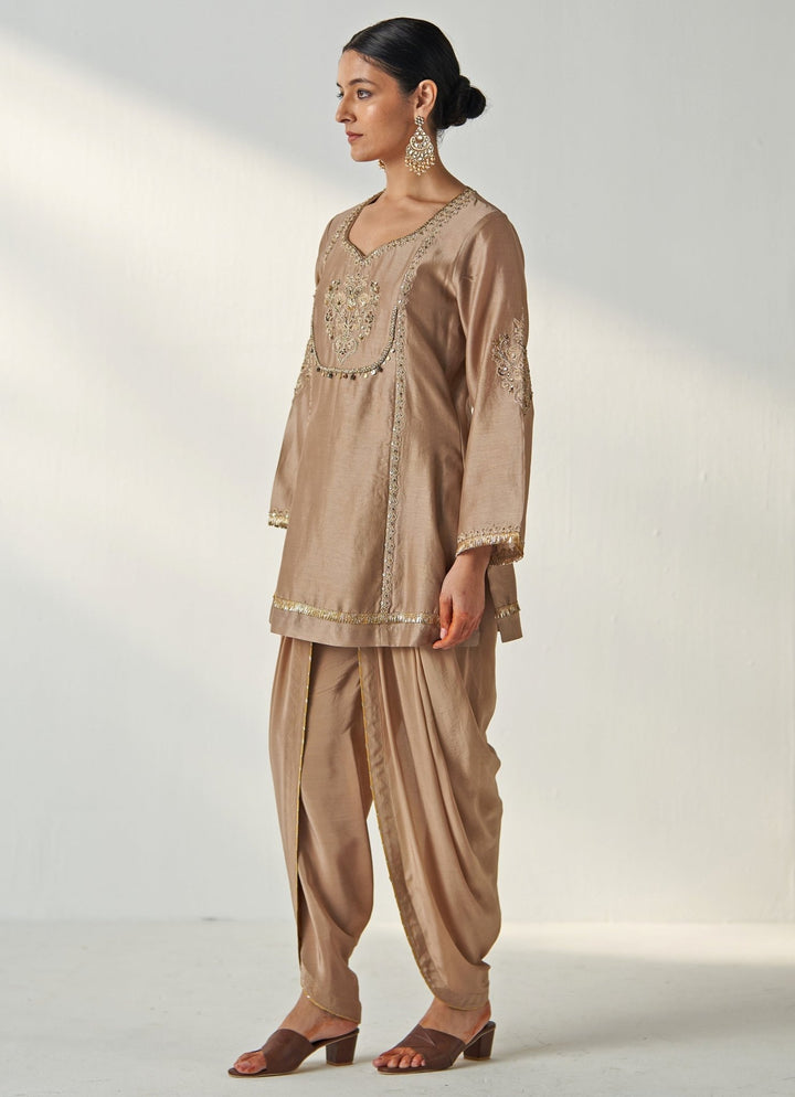 Nude Gold Tulip Embroidered Chanderi Kurta Pants Set Studio Bagechaa - Fabilicious Fashion