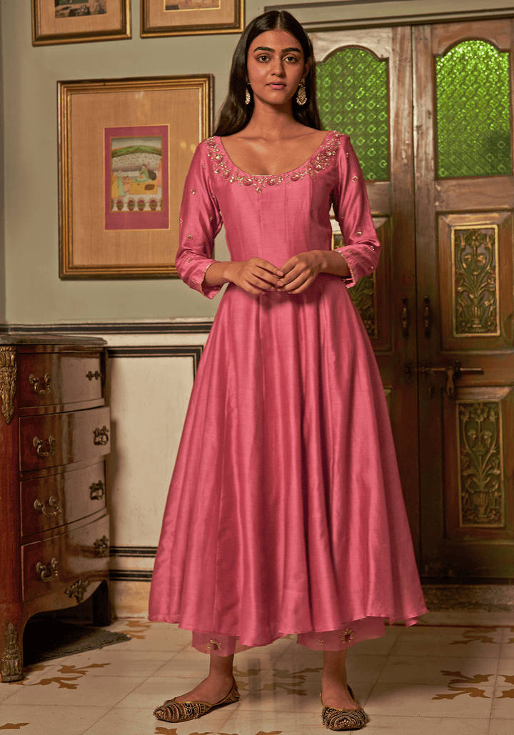 Onion Pink Chanderi Kurta Set With Banarasi Dupatta Zoon Tribe - Fabilicious Fashion