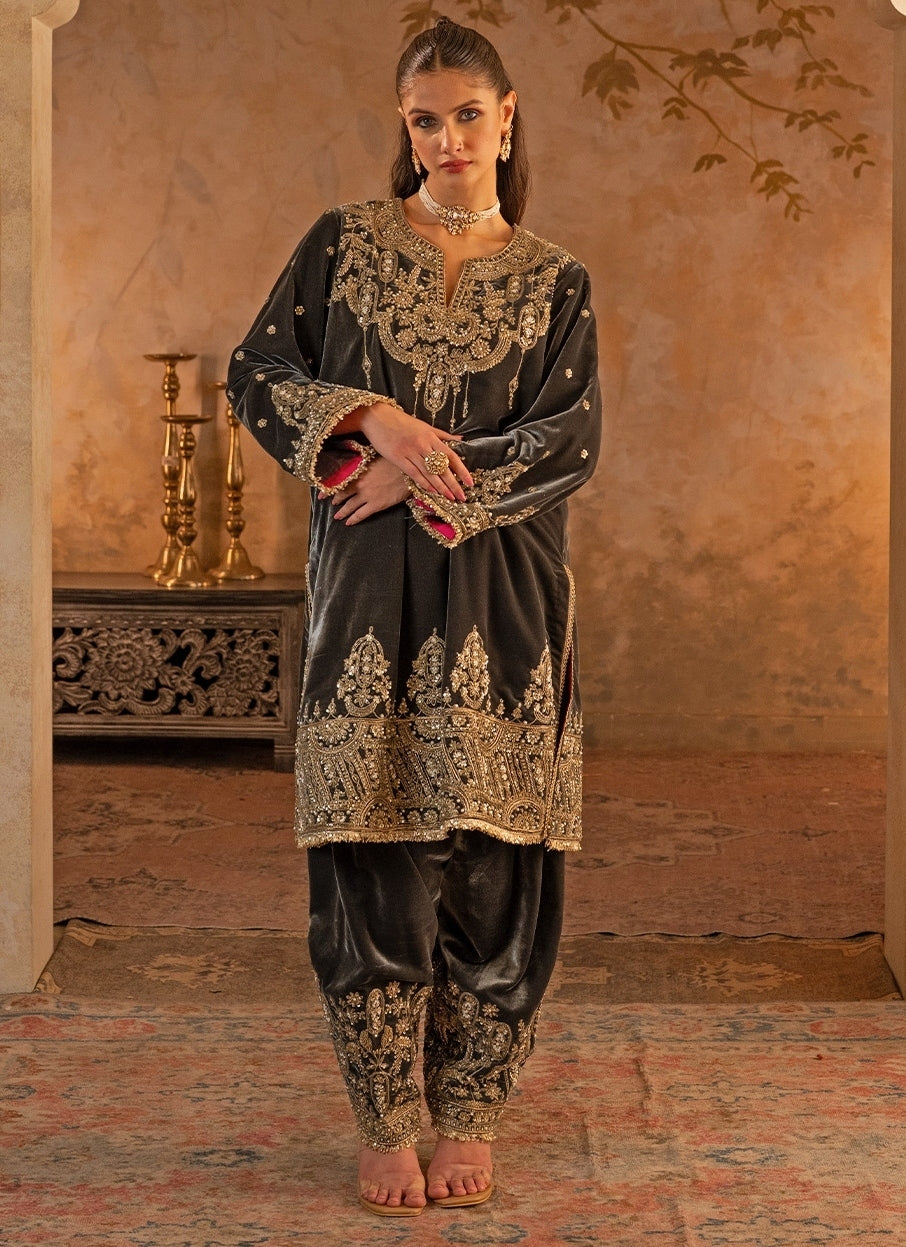 Deep Grey Velvet Kurta Pants With Pink Dupatta