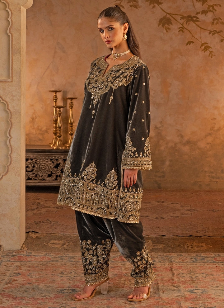 Deep Grey Velvet Kurta Pants With Pink Dupatta