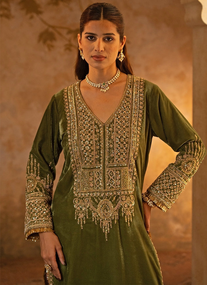 Green Velvet Kurta Pants With Blush Pink Dupatta