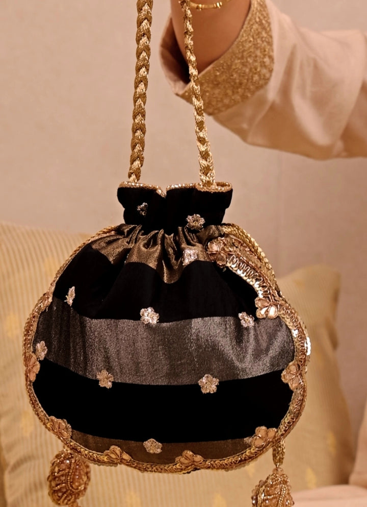Black Embroidered Tissue Scallop Potli