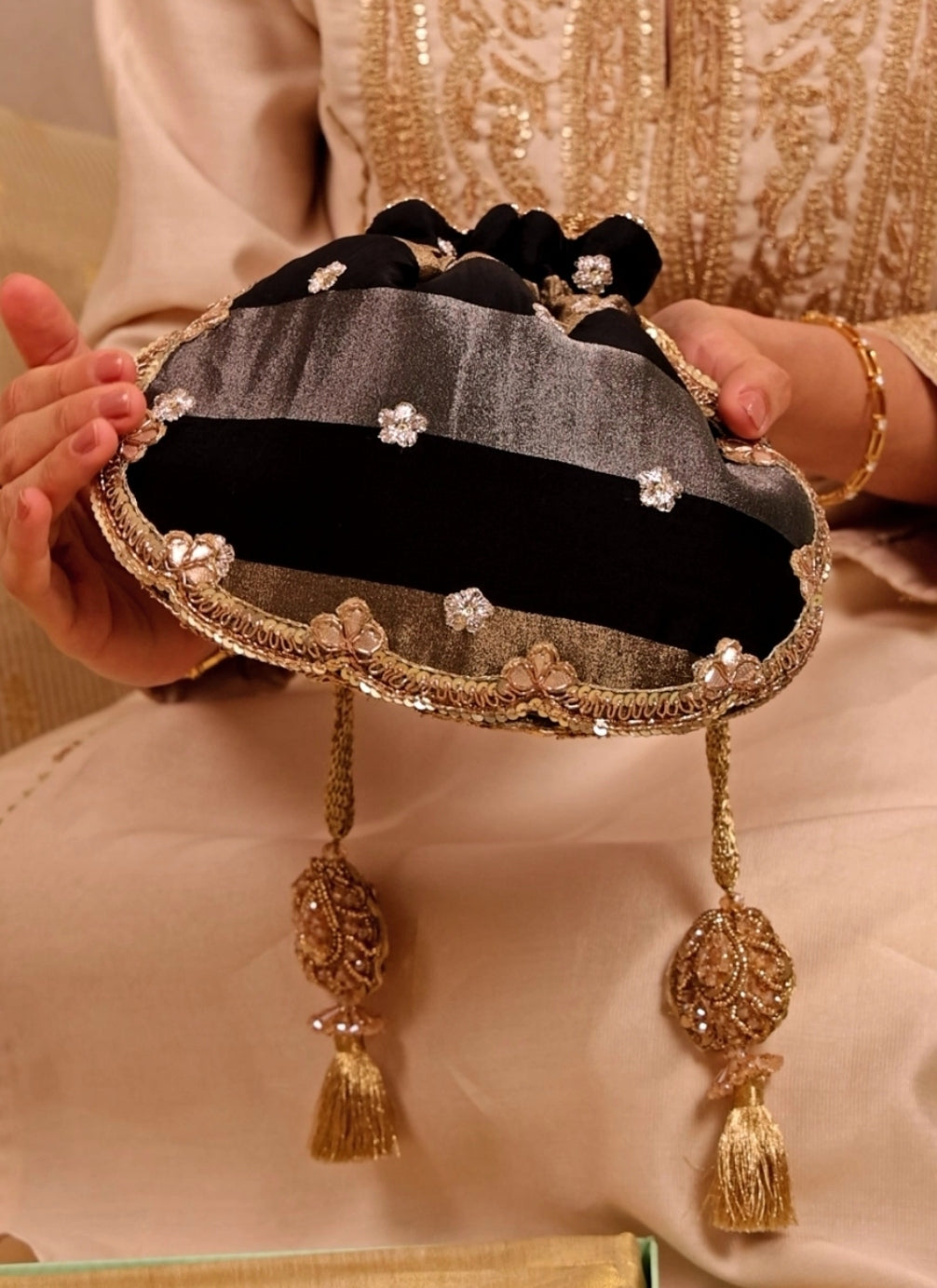Black Embroidered Tissue Scallop Potli