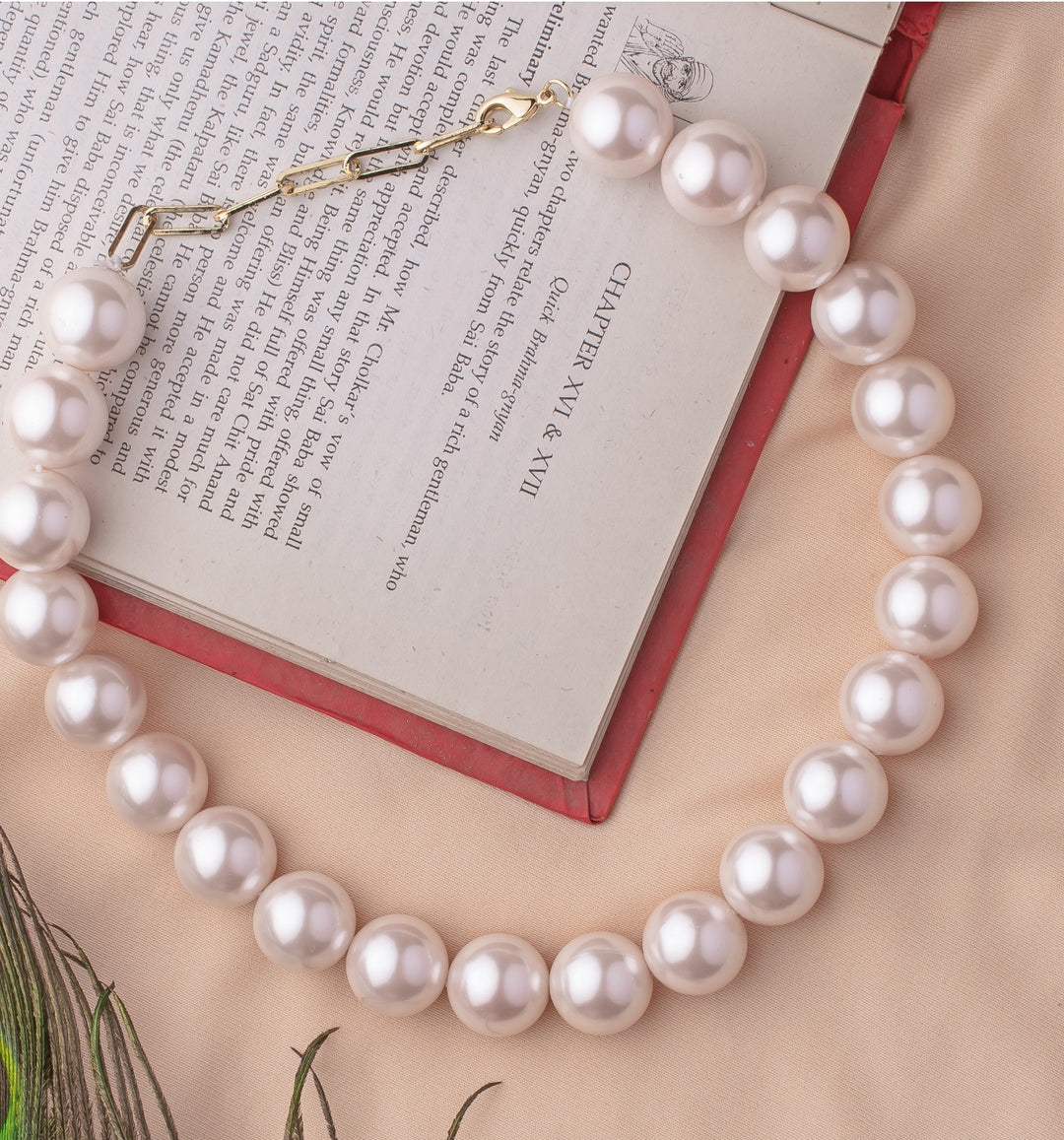 White Pearl Short Necklace
