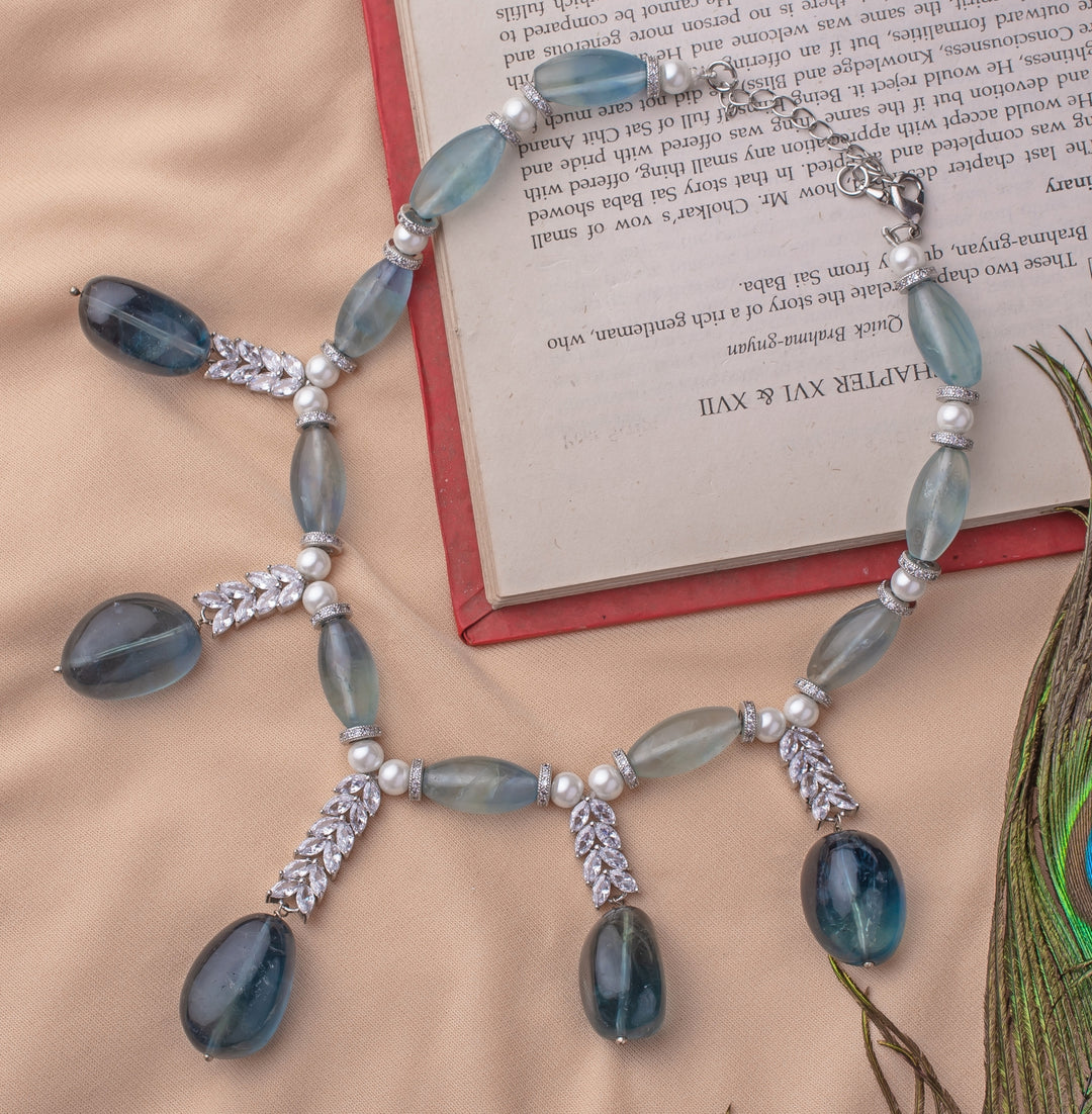 Green Beaded And Pearl Teardrop Short Necklace