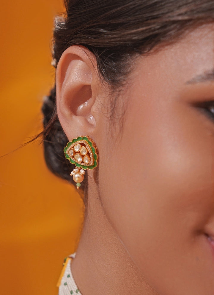 Green Moissanite Stone Gold Pearl Choker Set