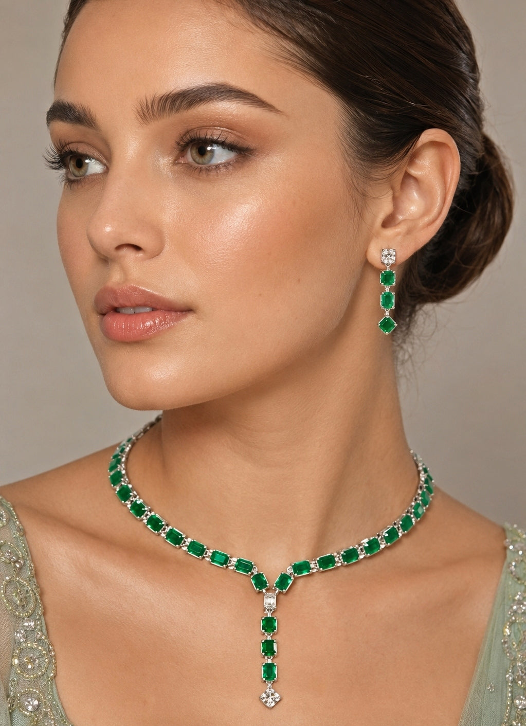 Emerald And Diamond Sleek Necklace Set