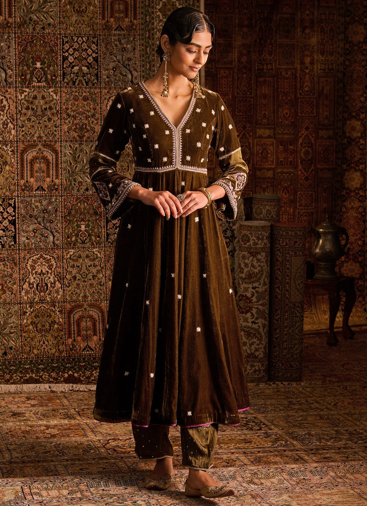 Olive Green Velvet Kurta Pants Set With Purple Dupatta