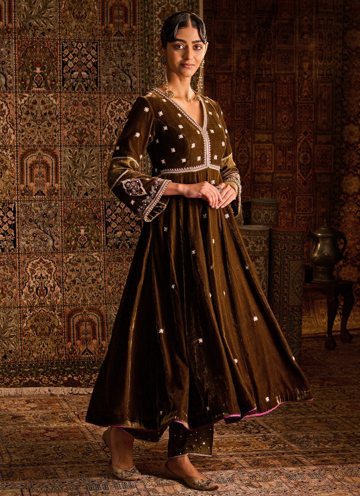 Olive Green Velvet Kurta Pants Set With Purple Dupatta