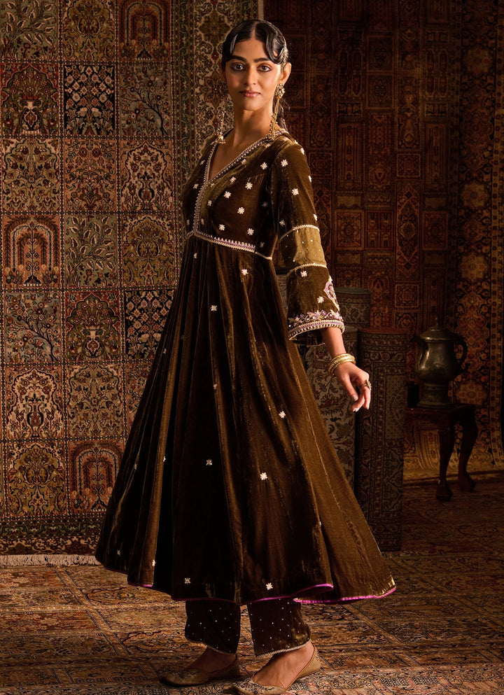 Olive Green Velvet Kurta Pants Set With Purple Dupatta