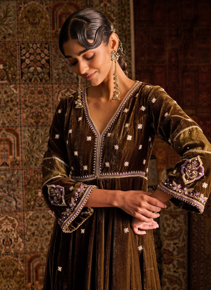 Olive Green Velvet Kurta Pants Set With Purple Dupatta