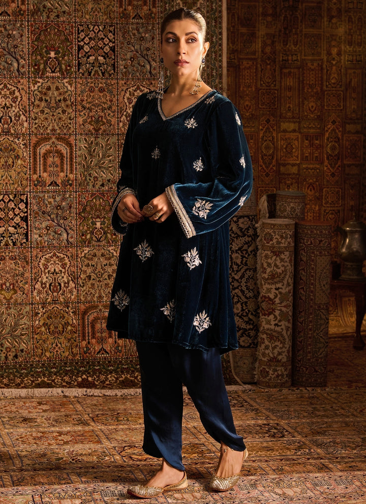 Teal Blue Silk Velvet Kurta Dhoti Set With Peach Dupatta