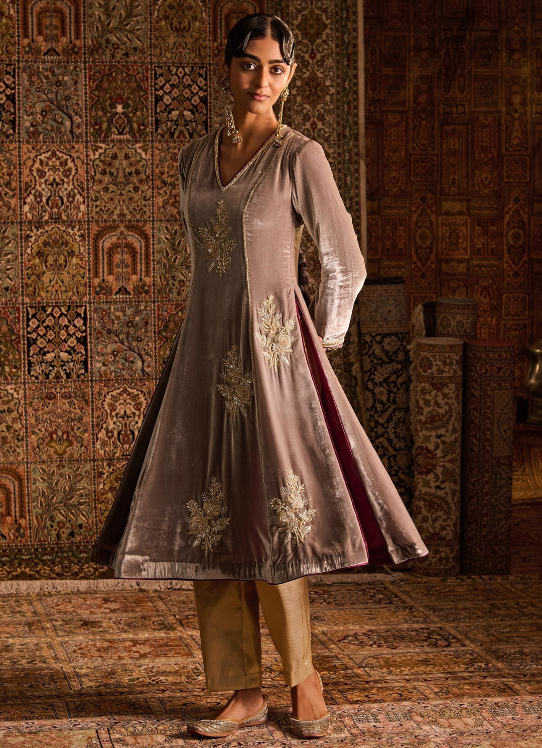 Grey Silk Velvet Kurta Pants Set With Contrast Dupatta