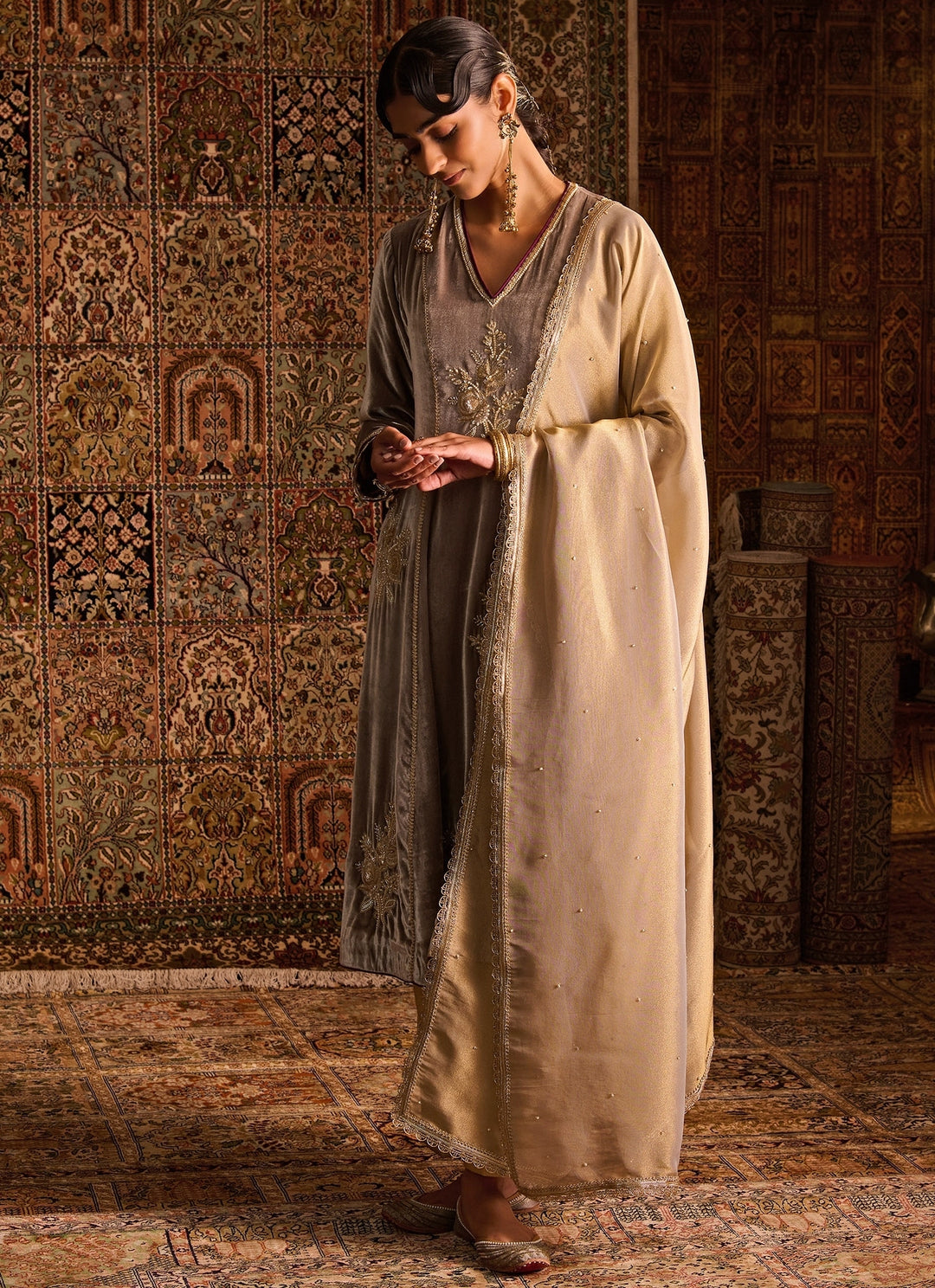 Grey Silk Velvet Kurta Pants Set With Contrast Dupatta