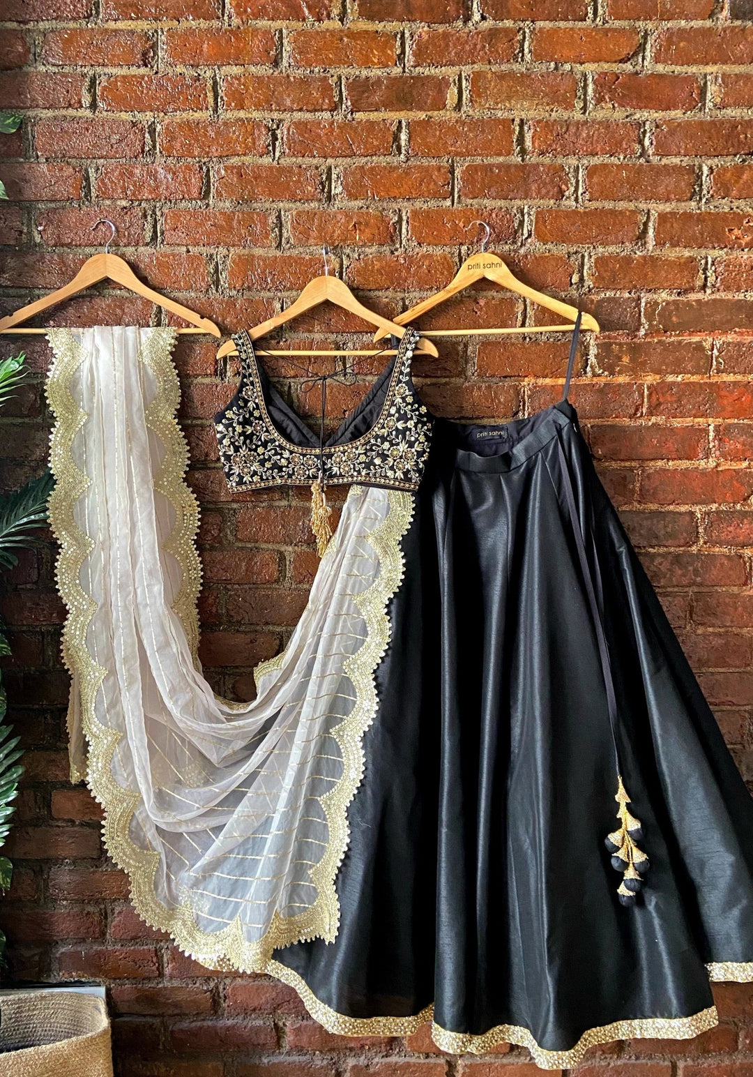 Black And Ivory Lehenga Set Priti Sahni - Fabilicious Fashion