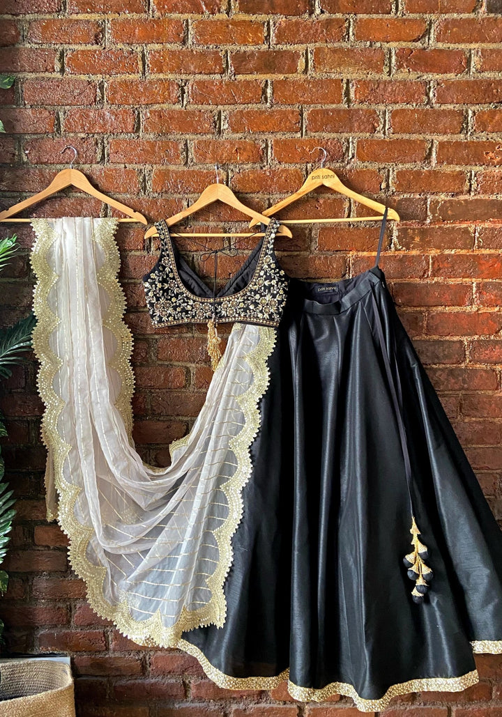 Black And Ivory Lehenga Set Priti Sahni - Fabilicious Fashion