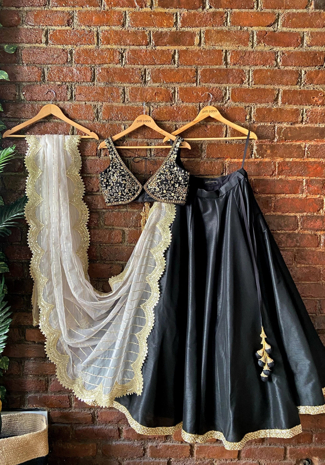 Black And Ivory Lehenga Set Priti Sahni - Fabilicious Fashion