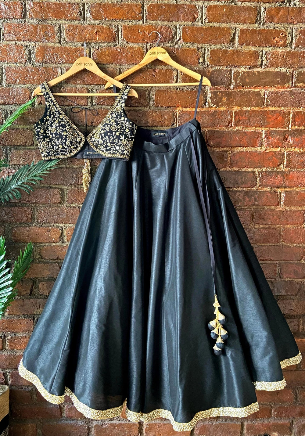 Black And Ivory Lehenga Set Priti Sahni - Fabilicious Fashion