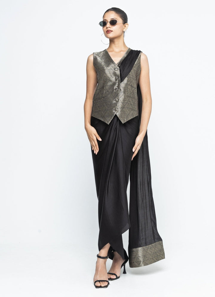 Black Brocade Silk Waistcoat Set With Detachable Pallu Sobariko - Fabilicious Fashion