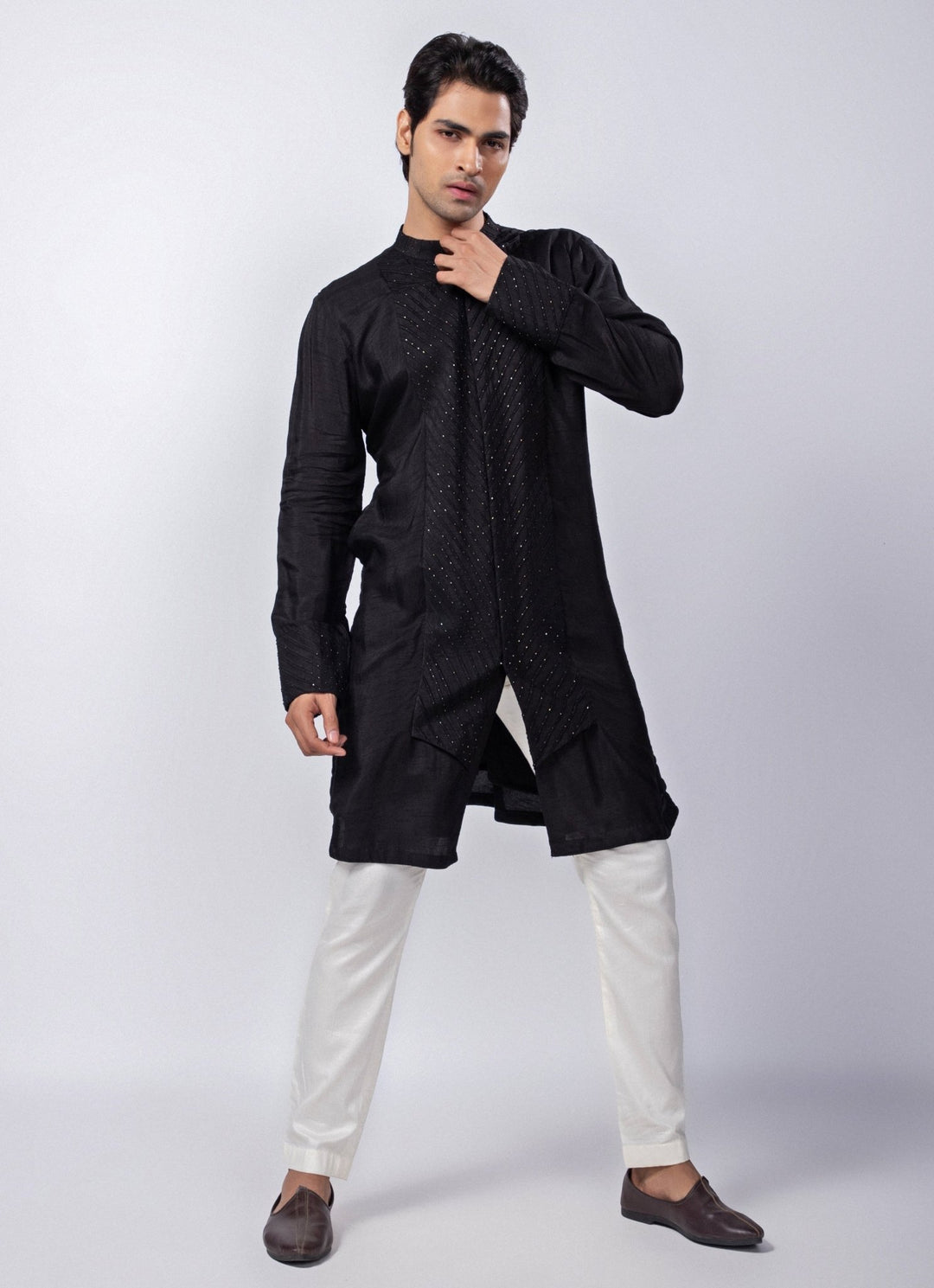 Black Embroidered Silk Kurta Pant Set Smriti - Fabilicious Fashion
