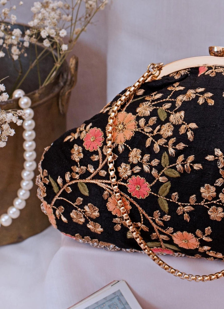 Black Embroidered Vintage Purse AMYRA - Fabilicious Fashion