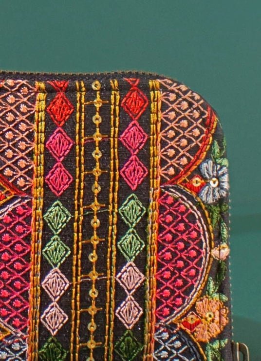 Black Embroidered Zip Wallet AMYRA - Fabilicious Fashion