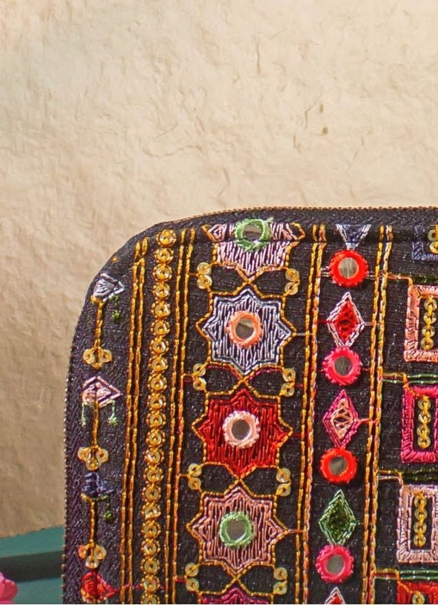 Black Embroidered Zip Wallet AMYRA - Fabilicious Fashion