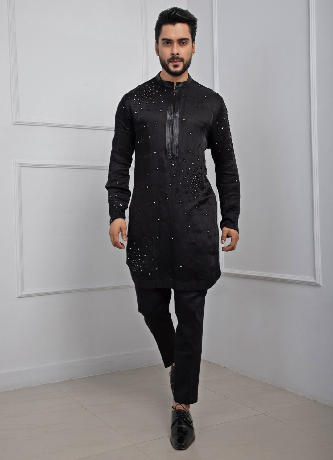 Black Mirror Embroidered Silk Kurta Pants Set Smriti - Fabilicious Fashion