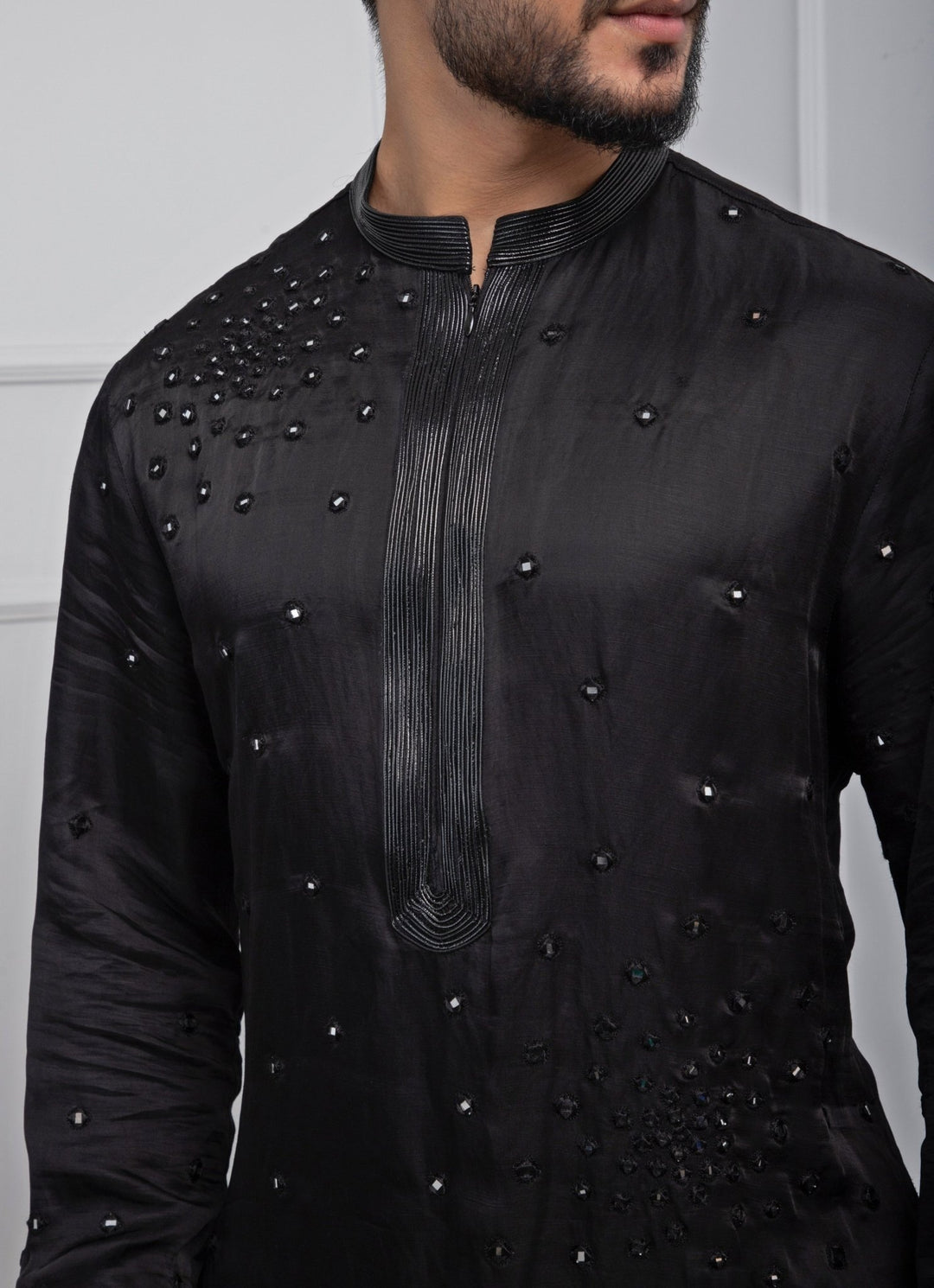 Black Mirror Embroidered Silk Kurta Pants Set Smriti - Fabilicious Fashion