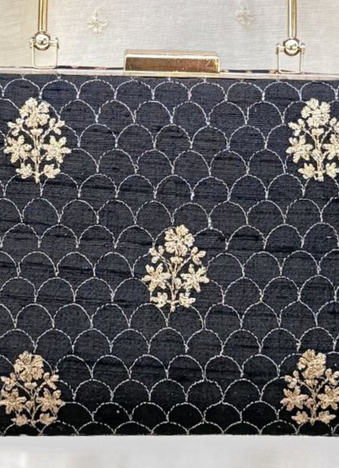 Black Silk Clutch Amyra - Fabilicious Fashion