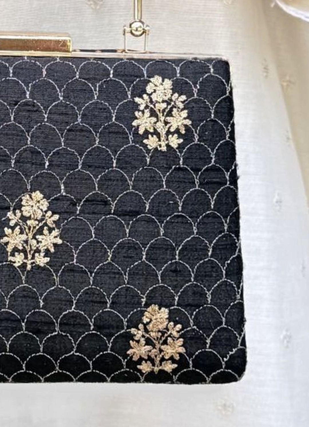 Black Silk Clutch Amyra - Fabilicious Fashion