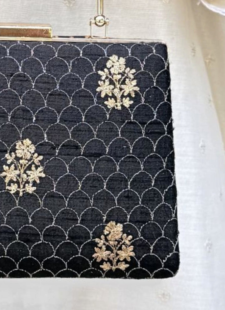 Black Silk Clutch Amyra - Fabilicious Fashion