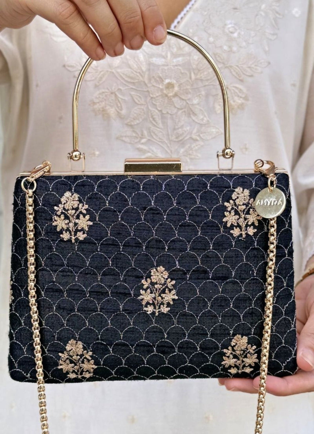 Black Silk Clutch Amyra - Fabilicious Fashion