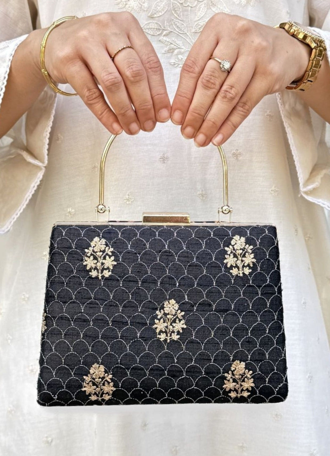 Black Silk Clutch Amyra - Fabilicious Fashion
