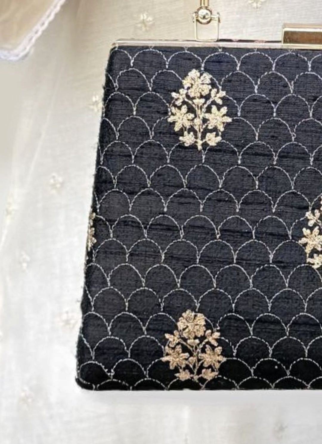 Black Silk Clutch Amyra - Fabilicious Fashion