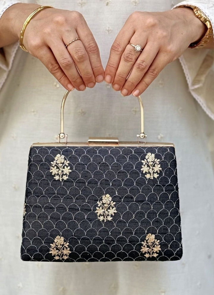 Black Silk Clutch Amyra - Fabilicious Fashion