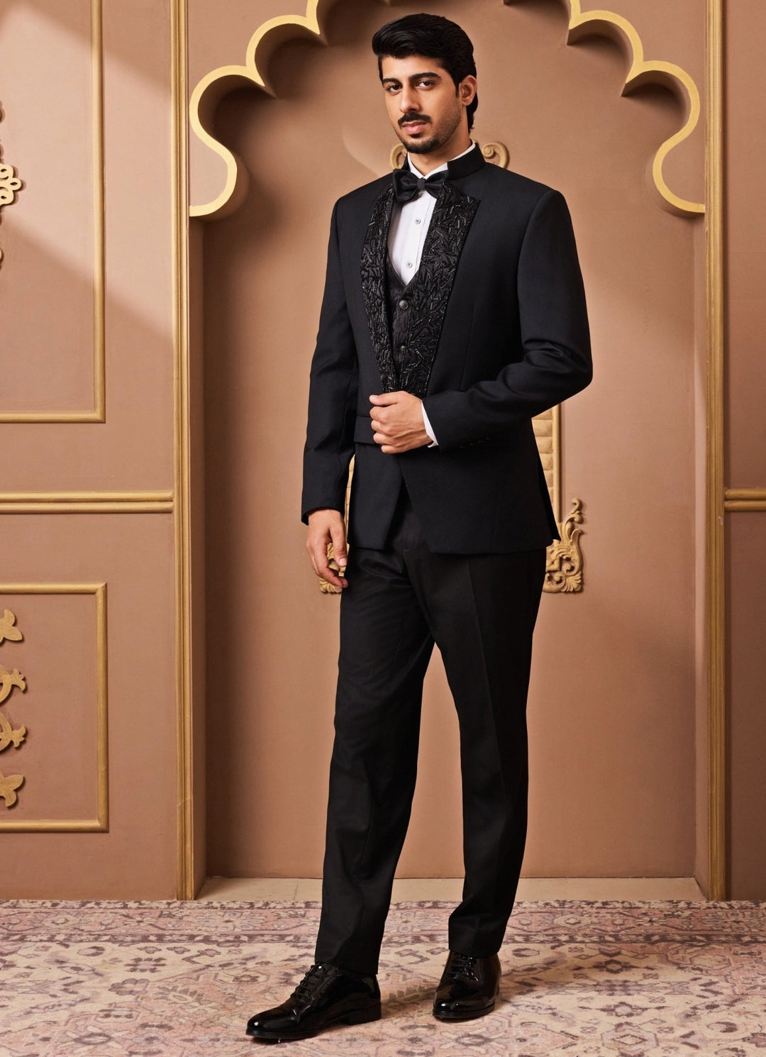 Black Suiting Tuxedo Set Nitika Gujral - Men - Fabilicious Fashion