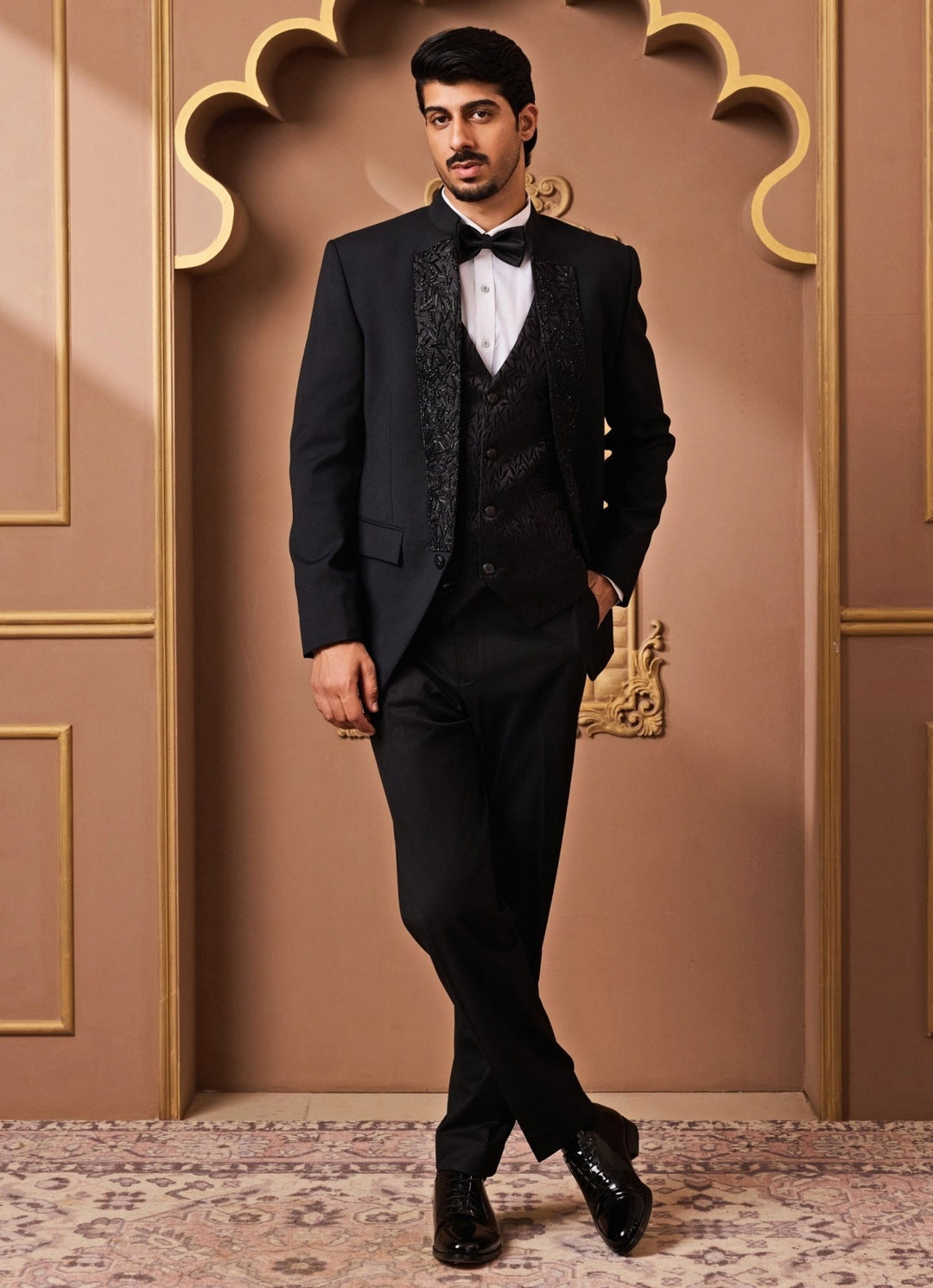 Black Suiting Tuxedo Set Nitika Gujral - Men - Fabilicious Fashion