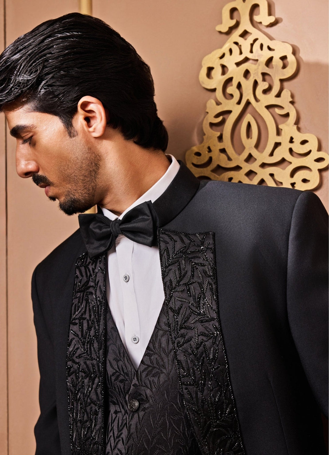 Black Suiting Tuxedo Set Nitika Gujral - Men - Fabilicious Fashion