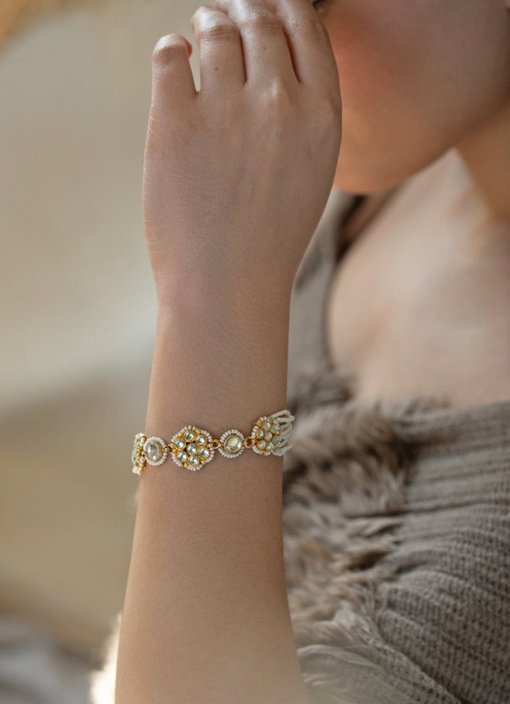 Do Taara Gold Floral Kundan BraceletFabilicious Fashion