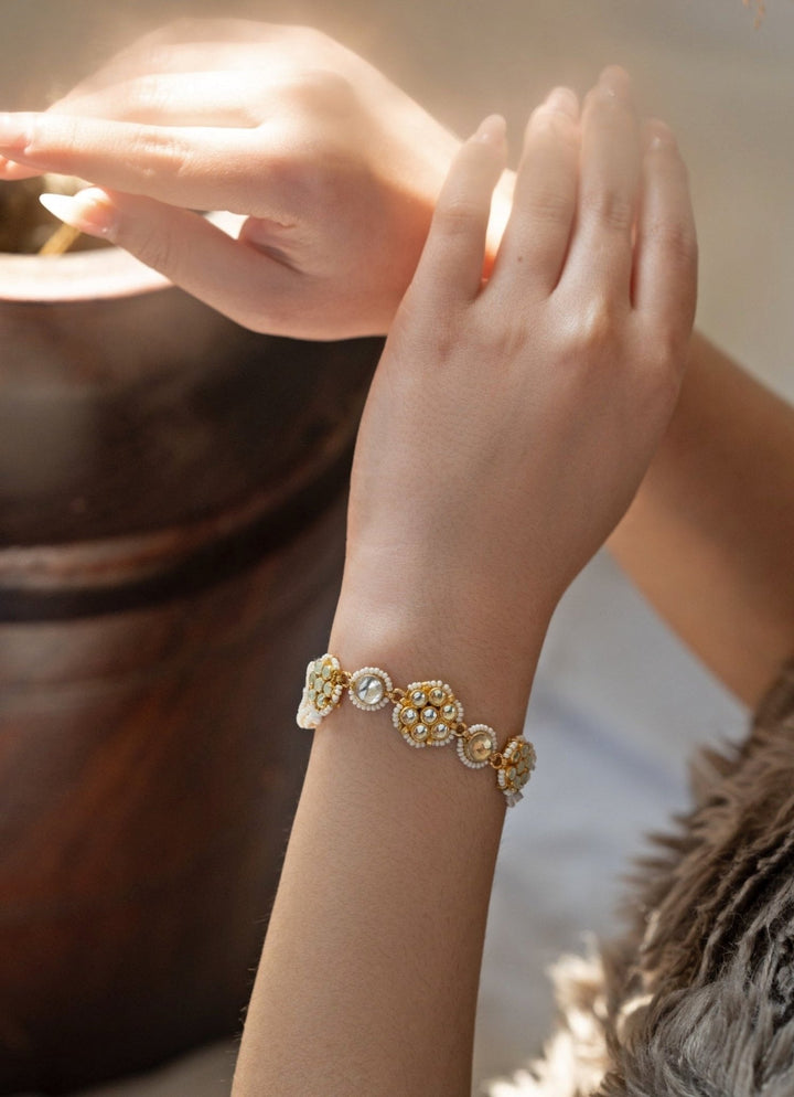 Do Taara Gold Floral Kundan BraceletFabilicious Fashion