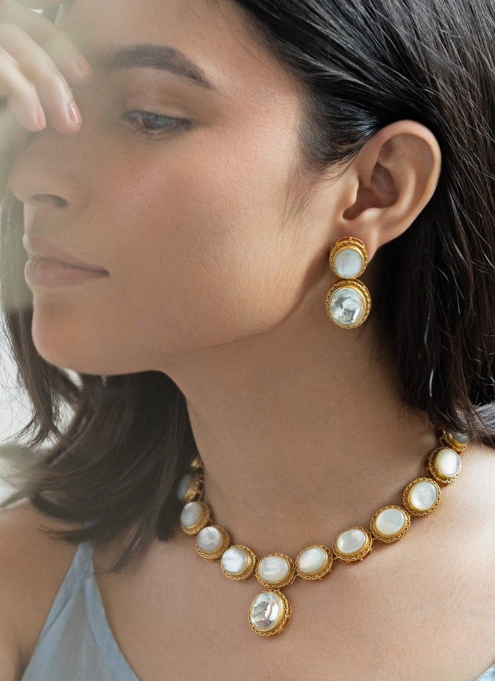 Do Taara Gold Mother Of Pearl Kundan Necklace SetFabilicious Fashion