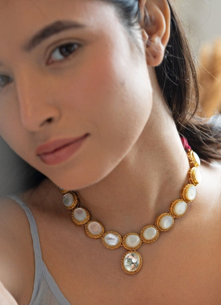 Do Taara Gold Mother Of Pearl Kundan Necklace SetFabilicious Fashion