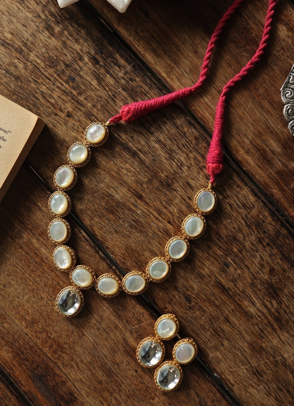 Do Taara Gold Mother Of Pearl Kundan Necklace SetFabilicious Fashion