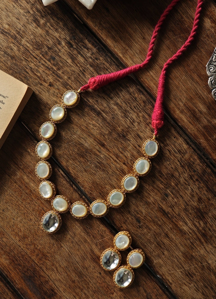 Do Taara Gold Mother Of Pearl Kundan Necklace SetFabilicious Fashion