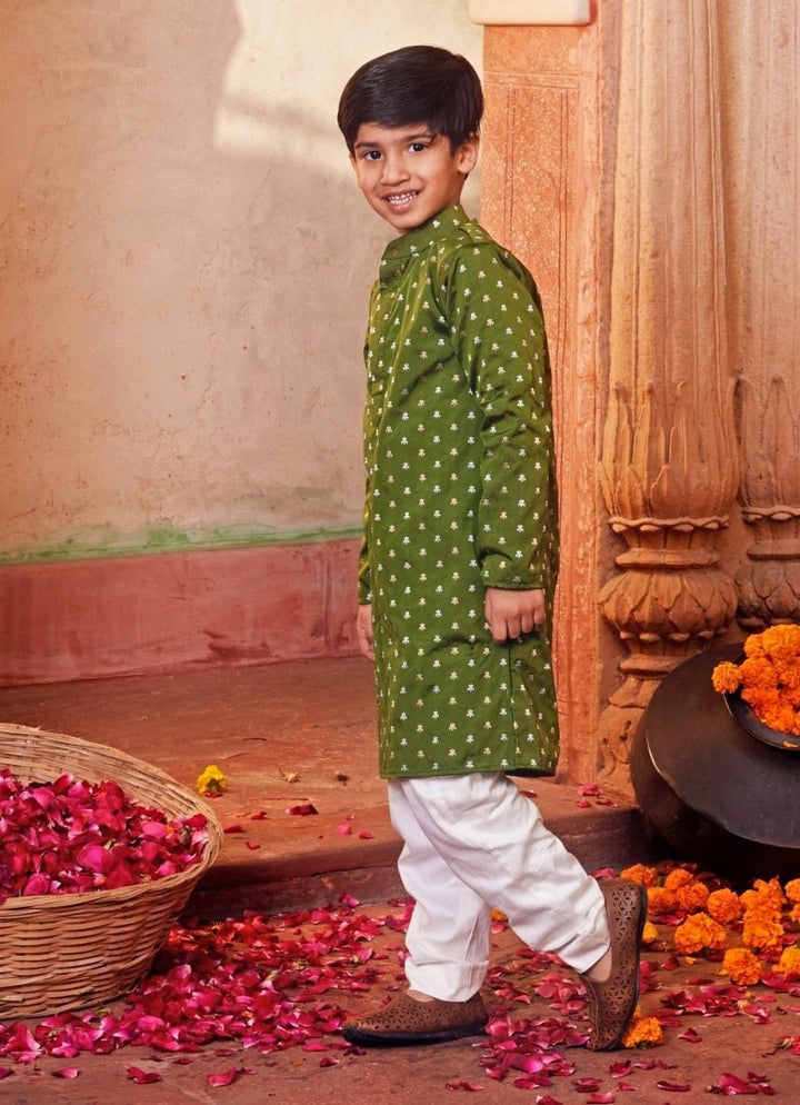 Green Banarasi Silk Kurta With White Pants Chotibuti - Fabilicious Fashion