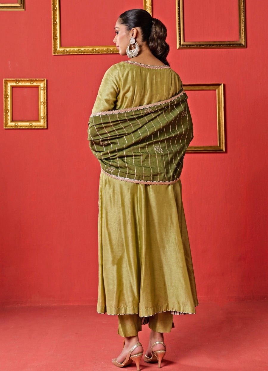 Studio Bagechaa Green Chanderi Kurta Pants Set With Contrasting DupattaFabilicious Fashion