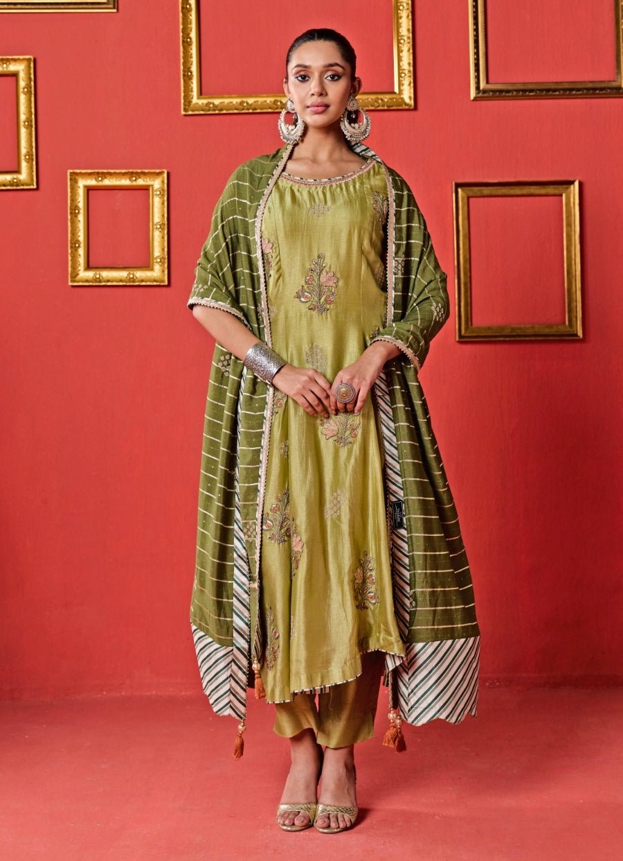 Studio Bagechaa Green Chanderi Kurta Pants Set With Contrasting DupattaFabilicious Fashion